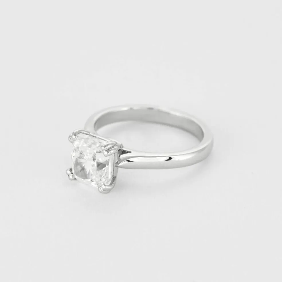 Bague solitaire en or gris et diamant 3.01 carat