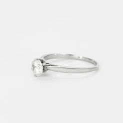 Bague solitaire en or gris et diamant