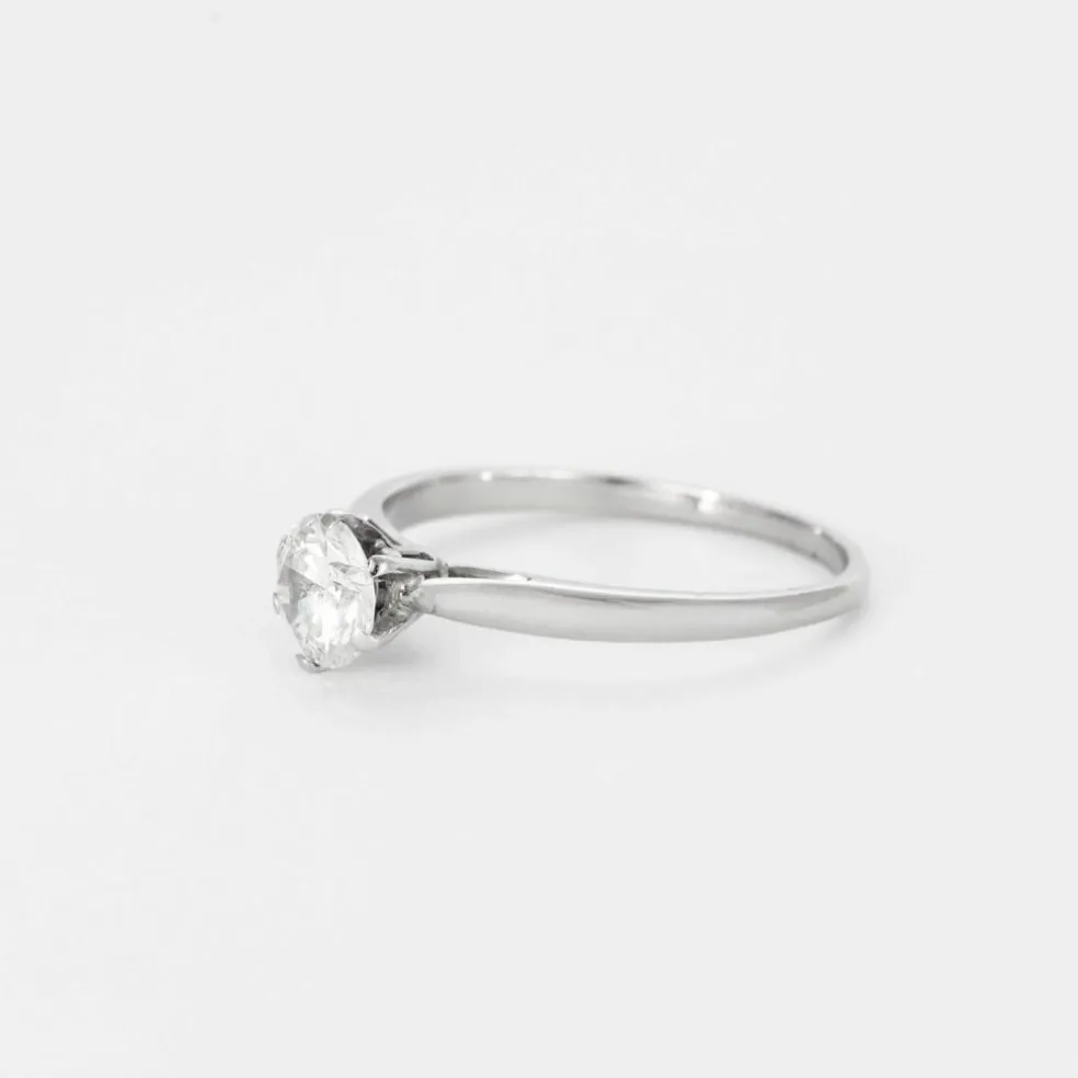 Bague solitaire en or gris et diamant