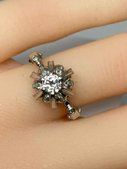 Bague solitaire en Or gris, et Diamants