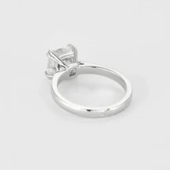 Bague solitaire en or gris et diamant 3.01 carat