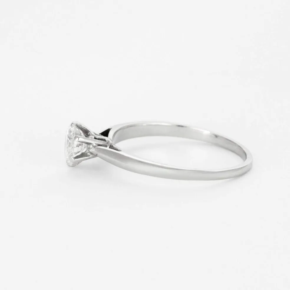 Bague solitaire en or gris et diamant