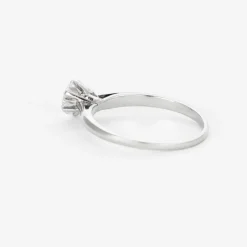 Bague solitaire en or gris et diamant