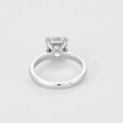 Bague solitaire en or gris et diamant 3.01 carat