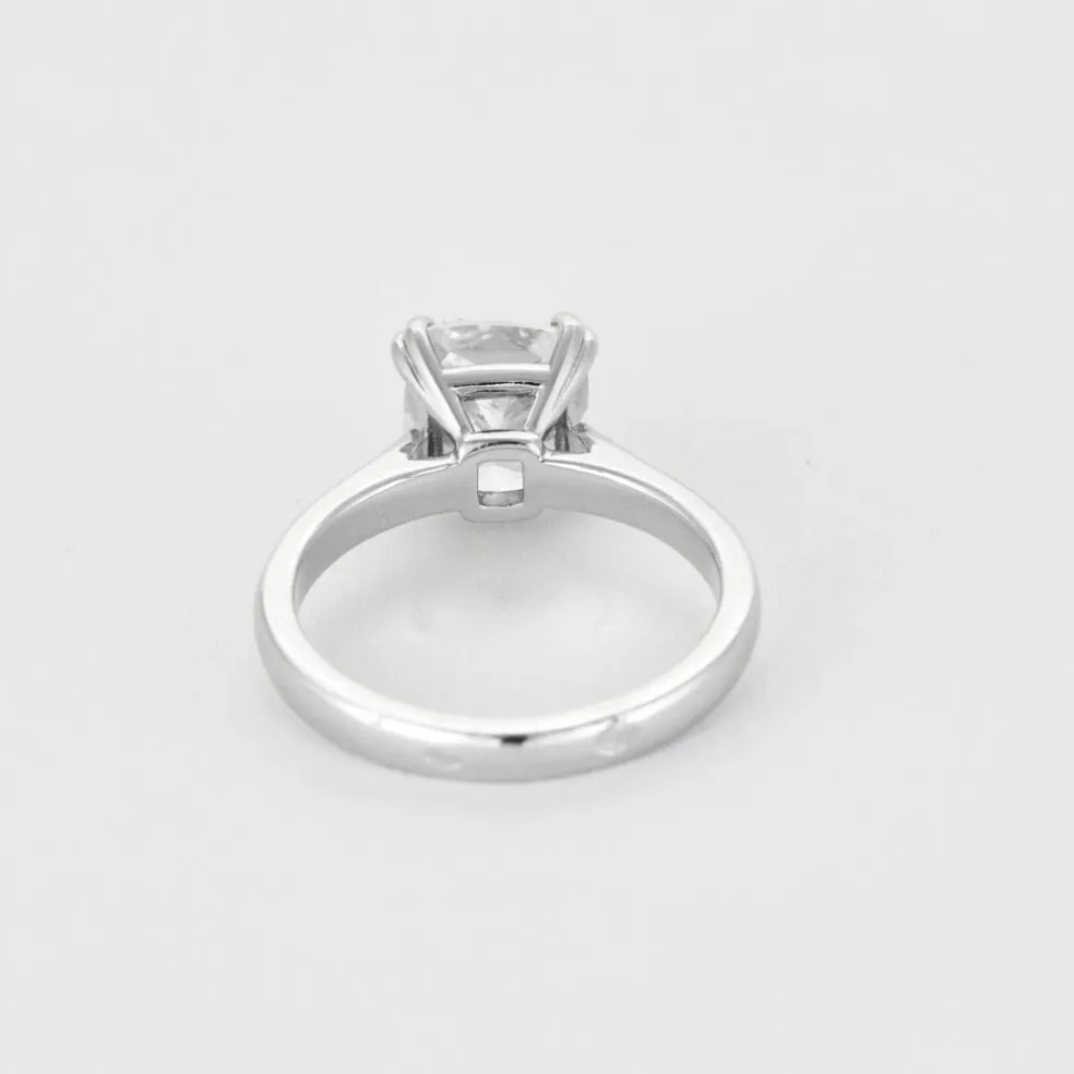 Bague solitaire en or gris et diamant 3.01 carat