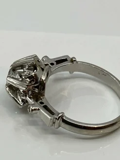 Bague solitaire en Or gris, et Diamants