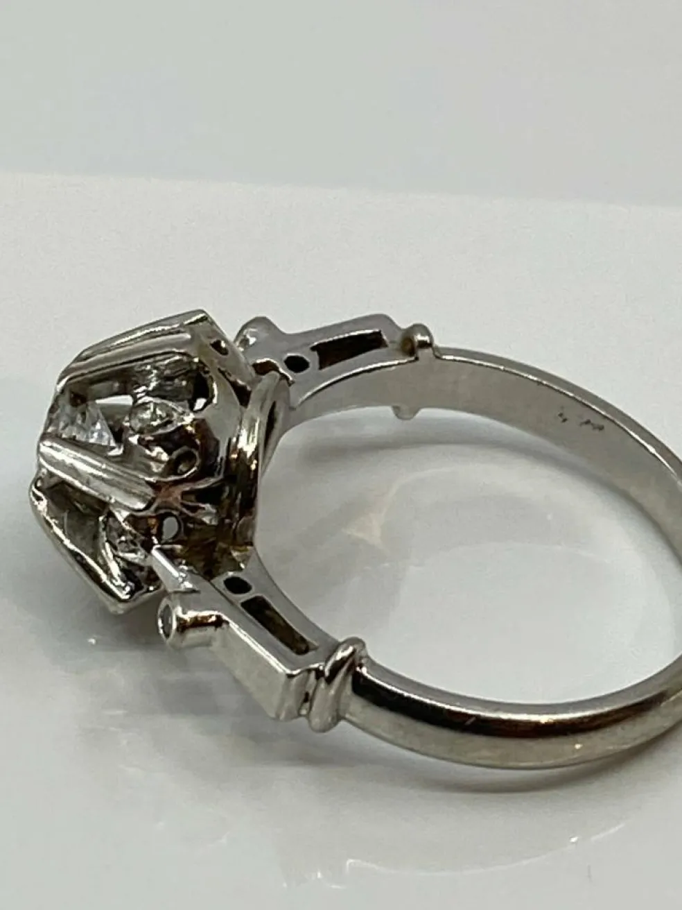 Bague solitaire en Or gris, et Diamants