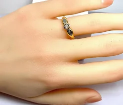 Bague solitaire en or jaune et diamants