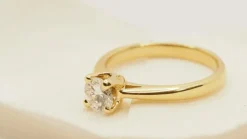 Bague solitaire en or jaune et diamant