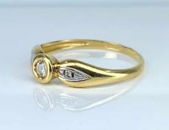 Bague solitaire en or jaune et diamants