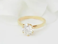 Bague solitaire en or jaune et diamant 1.59ct