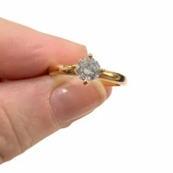 Bague solitaire en or jaune avec diamant