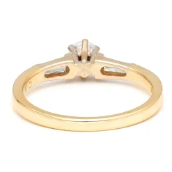 Bague solitaire en or jaune 14 carats avec diamant
