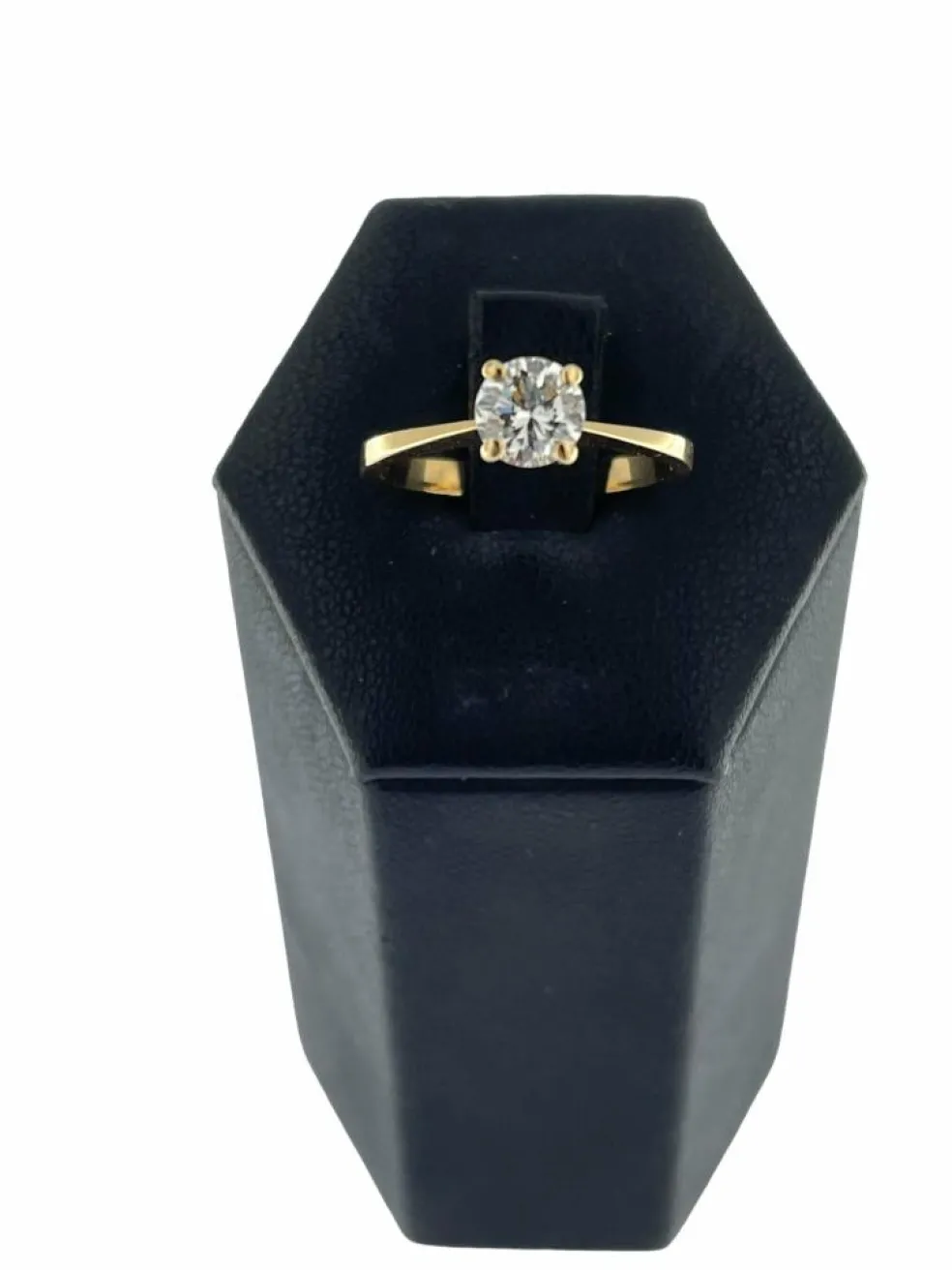 Bague solitaire en or jaune certifiée HRD