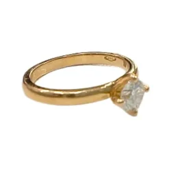 Bague solitaire en or jaune avec diamant