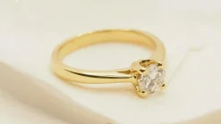 Bague solitaire en or jaune et diamant