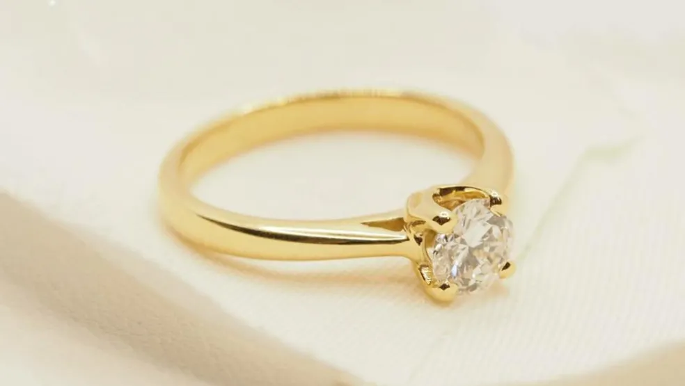 Bague solitaire en or jaune et diamant