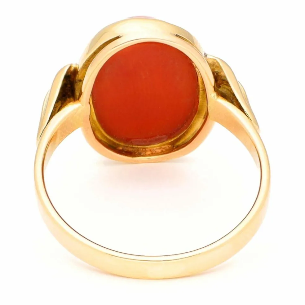 Bague solitaire en or jaune 14 carats avec corail