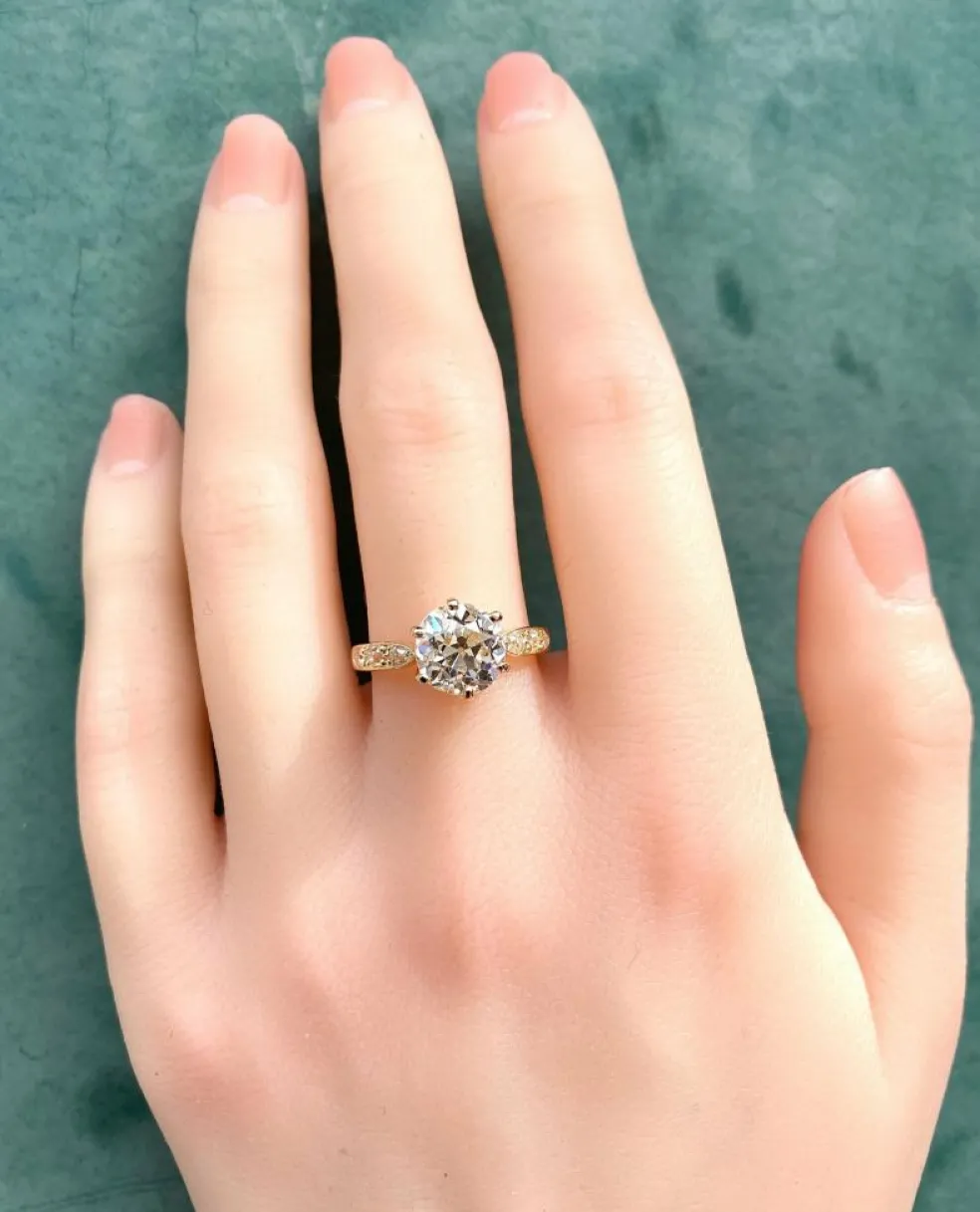 Bague solitaire en or jaune orné d’un diamant 2,67 carats