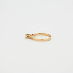 Bague solitaire en or jaune 18 carats sertie d’un diamant