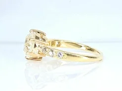 Bague solitaire en or jaune orné d’un diamant 2,67 carats