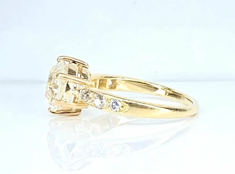 Bague solitaire en or jaune orné d’un diamant 2,67 carats