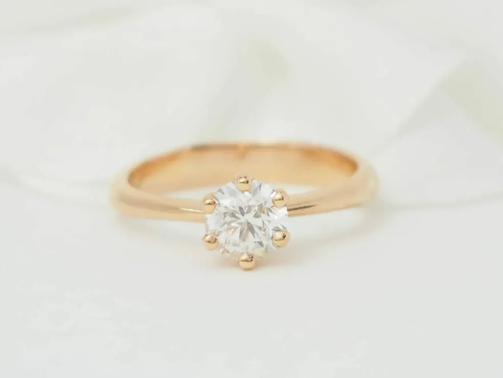 Bague solitaire en or rose et diamant 0.69ct certifié