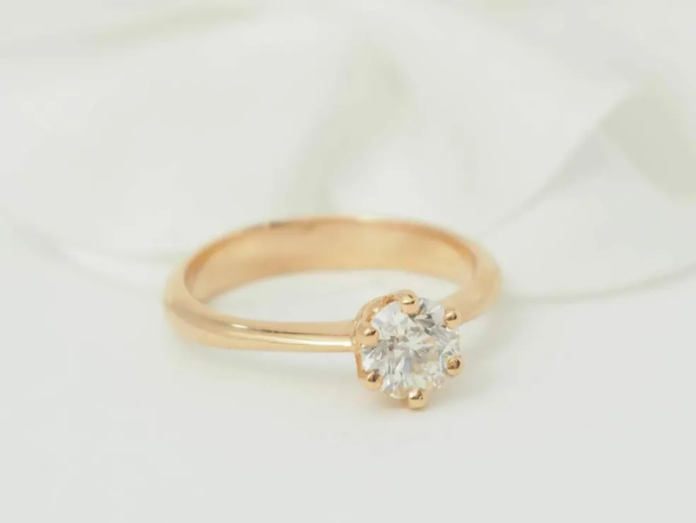Bague solitaire en or rose et diamant 0.69ct certifié