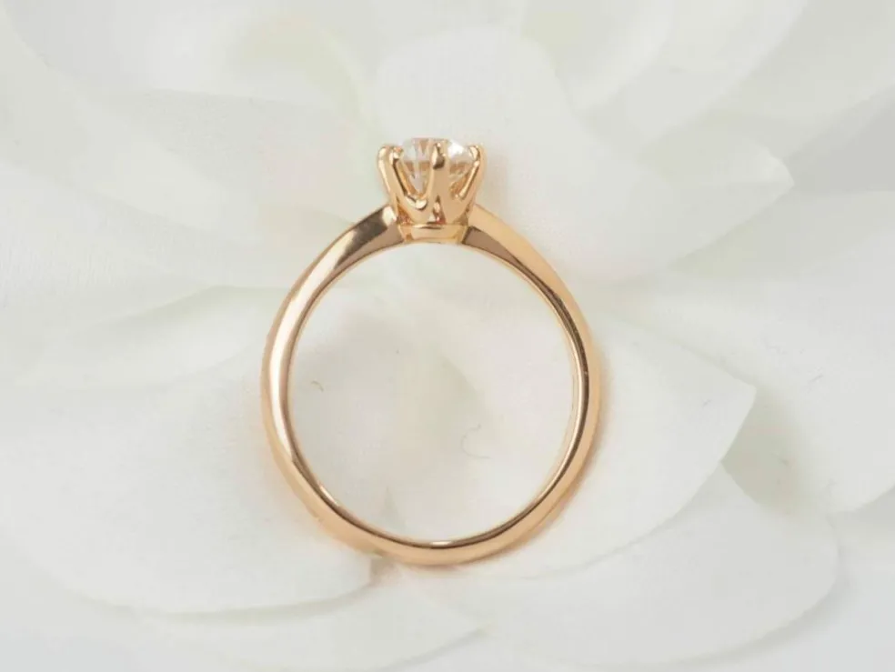 Bague solitaire en or rose et diamant 0.69ct certifié