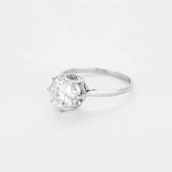 Bague solitaire en platine et diamant