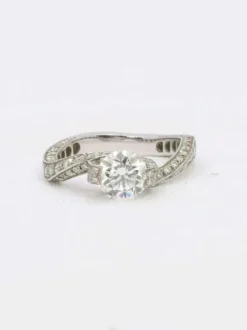 Bague solitaire or blanc diamants taille brillant 0,90 ct