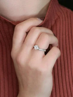 Bague solitaire or blanc diamants taille brillant 0,90 ct