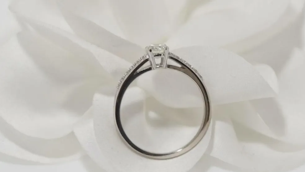 Bague Solitaire or blanc et diamant 0.41ct