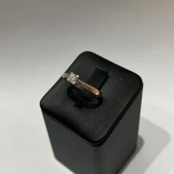 Bague solitaire or blanc diamant taille brillant.