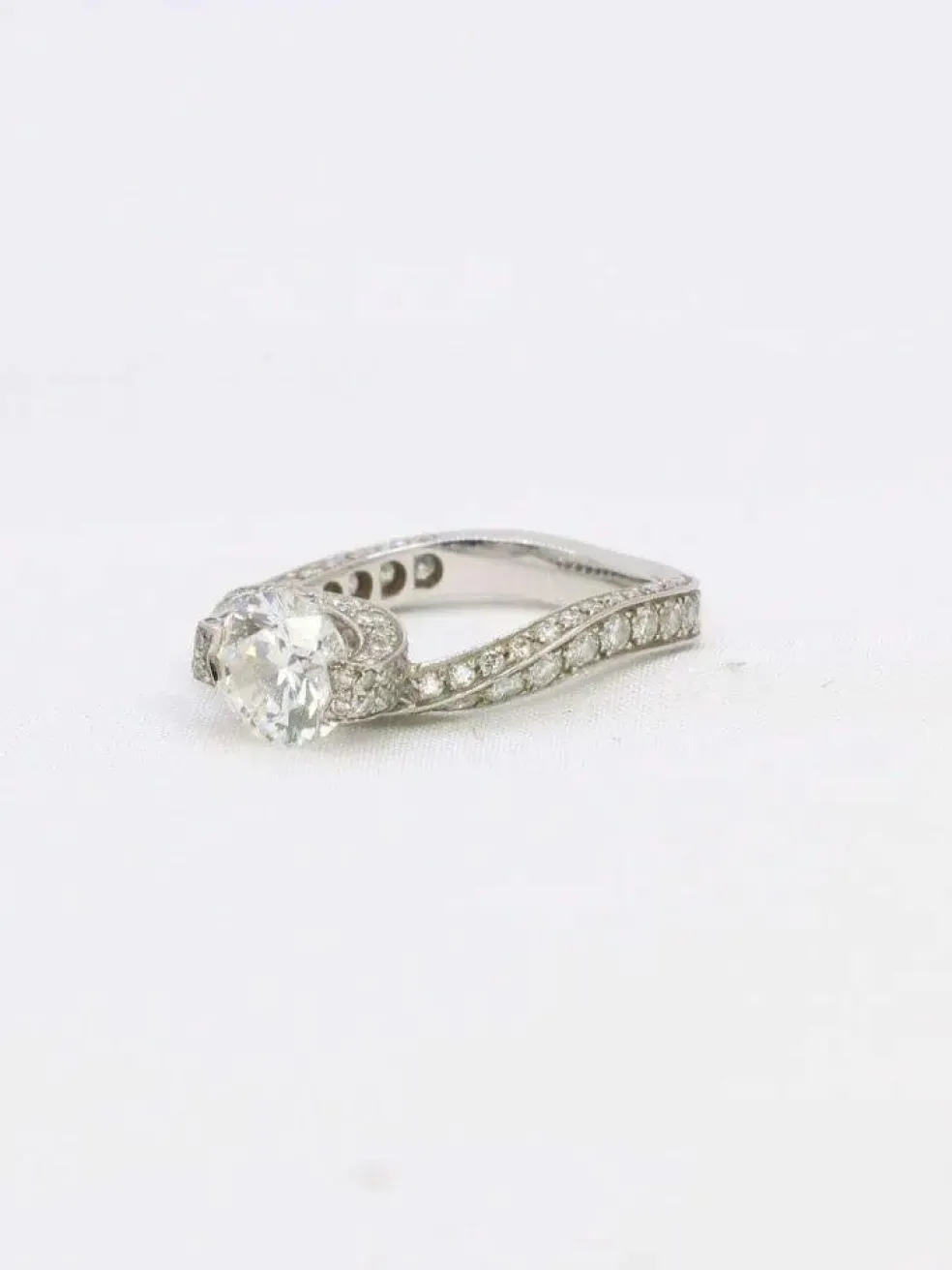 Bague solitaire or blanc diamants taille brillant 0,90 ct