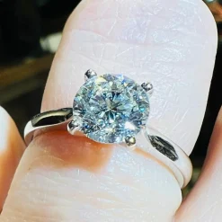 Bague solitaire or blanc, diamant 1.51 ct certificat HRD: G / VVS2