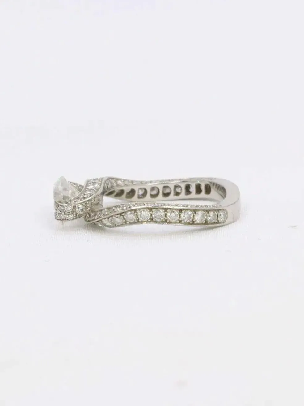 Bague solitaire or blanc diamants taille brillant 0,90 ct