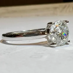 Bague solitaire or blanc, diamant 1.51 ct certificat HRD: G / VVS2