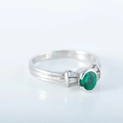 Bague solitaire or blanc émeraude