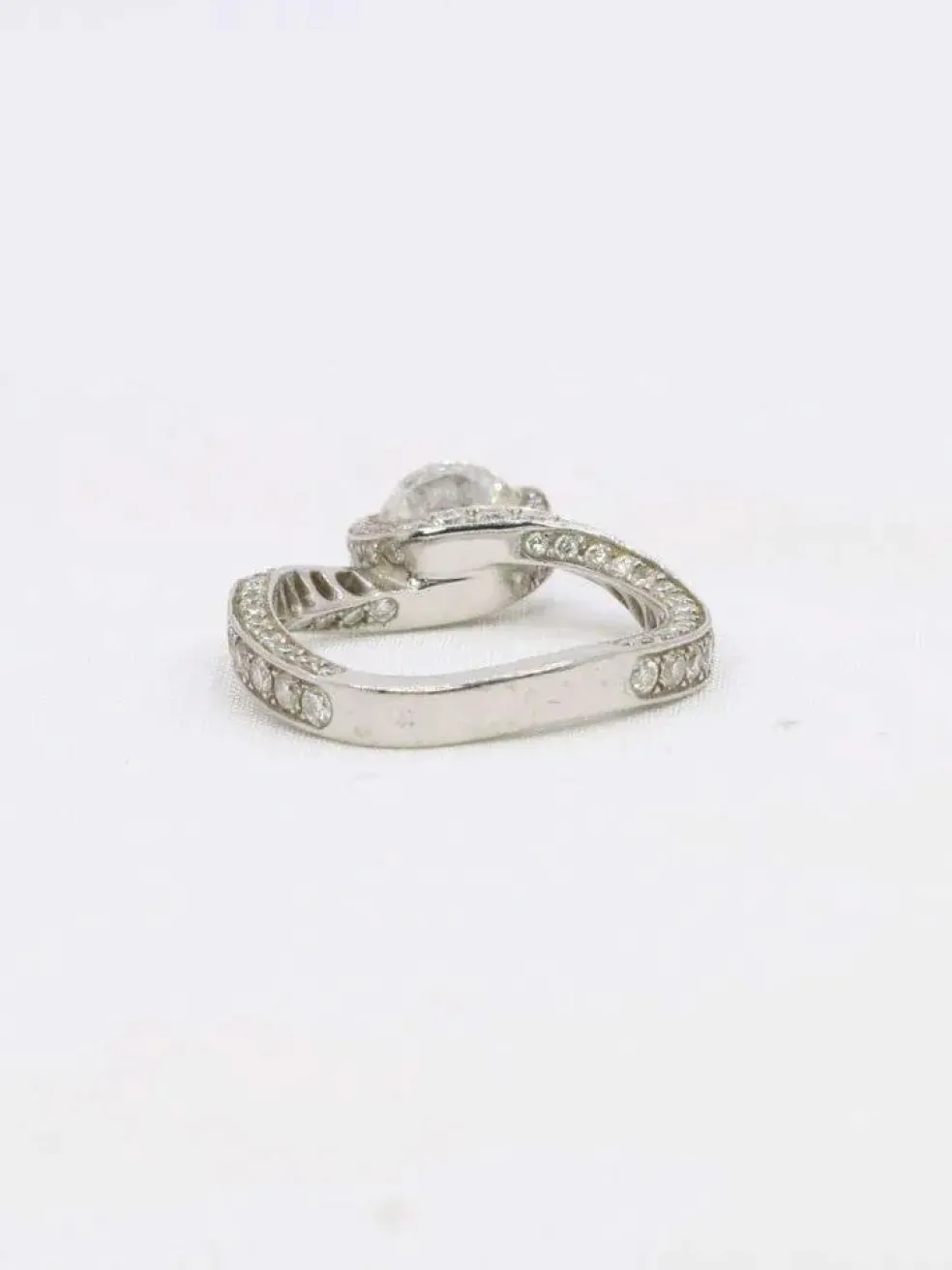 Bague solitaire or blanc diamants taille brillant 0,90 ct