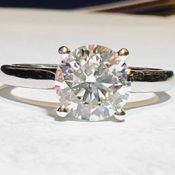 Bague solitaire or blanc, diamant 1.51 ct certificat HRD: G / VVS2