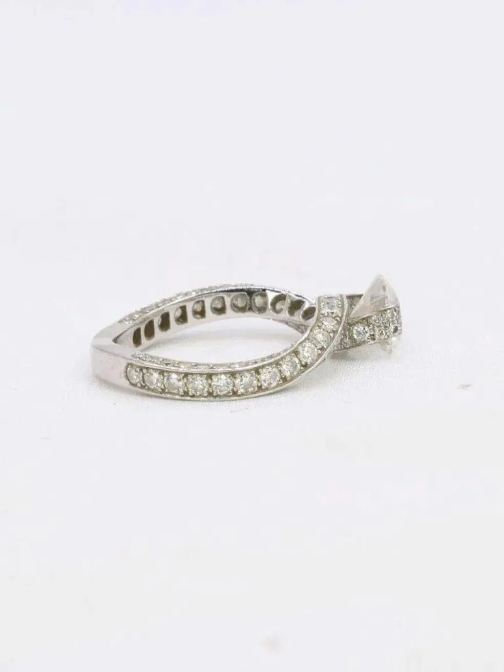 Bague solitaire or blanc diamants taille brillant 0,90 ct
