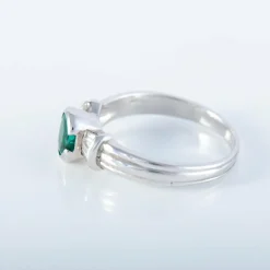 Bague solitaire or blanc émeraude