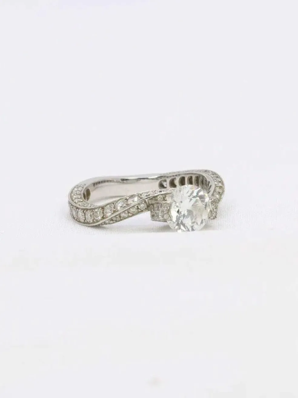 Bague solitaire or blanc diamants taille brillant 0,90 ct