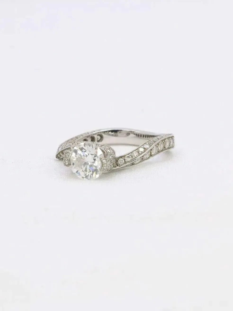 Bague solitaire or blanc diamants taille brillant 0,90 ct