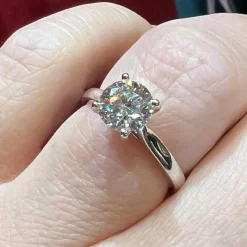 Bague solitaire or blanc, diamant 1.51 ct certificat HRD: G / VVS2