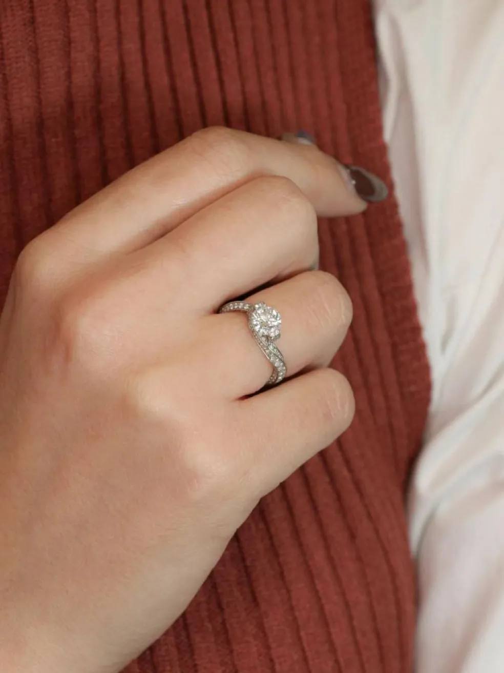 Bague solitaire or blanc diamants taille brillant 0,90 ct