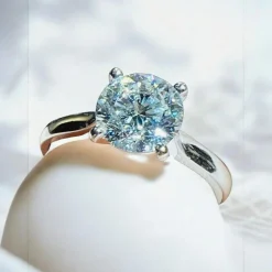 Bague solitaire or blanc, diamant 1.51 ct certificat HRD: G / VVS2