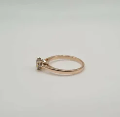 Bague solitaire or rose sertie d'un diamant