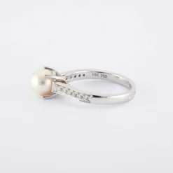 Bague Solitaire Perle et diamants